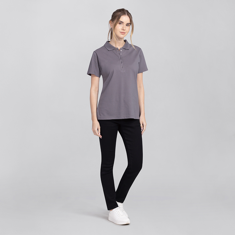 Komplettansicht Damenpoloshirt,tailliert geschnitten, Seitenschlitze Knopfleiste 